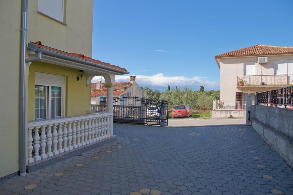 Apartment Komljenovic Pula Exterior foto