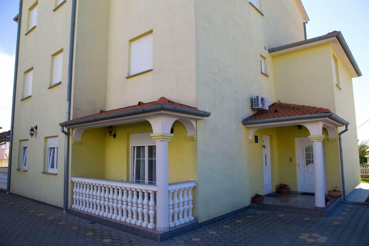 Apartment Komljenovic Pula Exterior foto